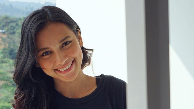 Upload the latest photo, Indah Permatasari is pregnant with Arie Kriting’s child?