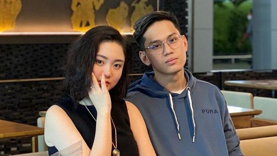 Indra Kenz dan Vanessa Khong Kemesraan Indra Kenz dan Vanessa Khong sebelum jadi tersangka