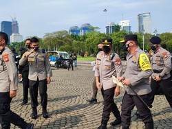 Kapolda Metro Larang Anggota Bawa Senjata Api Saat Kawal Demo 11 April