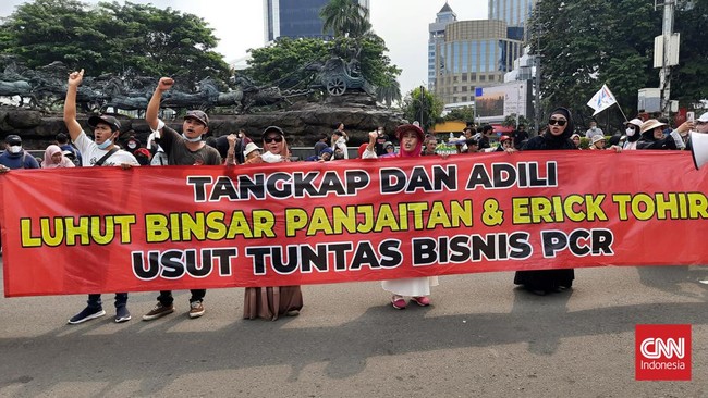 Mahasiswa menyindir rezim Jokowi yang sudah gagal namun minta tambah 3 periode. Selain itu mereka juga minta Luhut ditangkap.