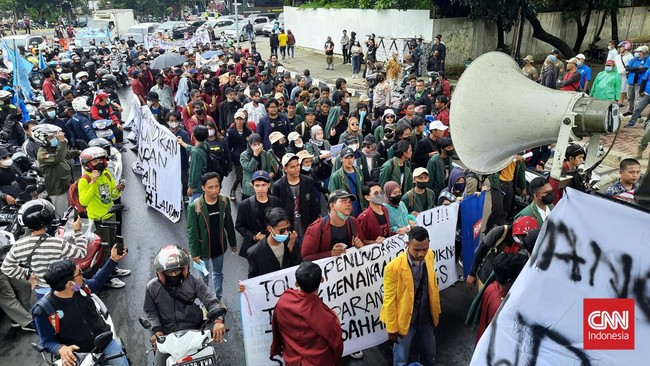 Tagar terkait demo mahasiswa 11 April yang dilakukan di berbagai wilayah Indonesia, Senin (11/4), menjadi topik tren di Twitter.