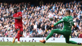 FOTO: Saling Balas Gol di Duel Sengit Man City vs Liverpool