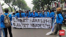 Massa Aksi BEM SI Mulai Bergerak Menuju Depan Gedung DPR