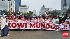 Emak-emak Ikut Demo 11 April Dekat Monas, Teriakkan Kritik ke Jokowi