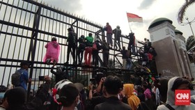 Tiga Pimpinan DPR dan Kapolri Temui Massa Demo 11 April di DPR