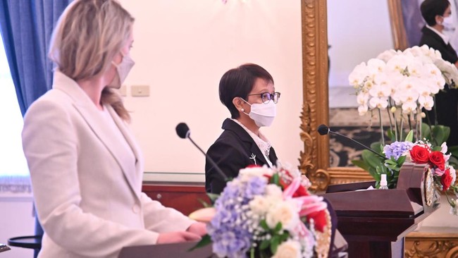 Indonesia mendesak peperangan di Ukraina segera berhenti karena hanya membawa penderitaan umat manusia.