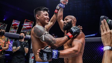 Update Eksklusif Olahraga CNN : Legenda UFC Ngaku Belum Pantas Jadi Corner Bilal Hasan