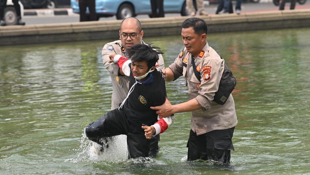 FOTO: Sejumlah Pedemo 11 April Ditangkap Polisi