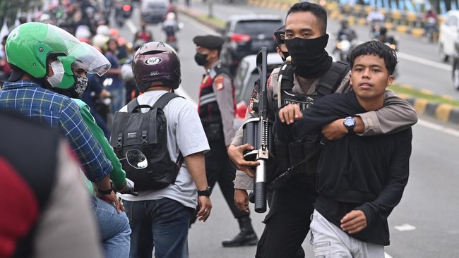 Kapolda Metro Jaya Irjen Fadil Imran mengatakan pihaknya akan memulangkan 80 orang yang diamankan pada aksi demonstrasi hari ini, Senin (11/4).
