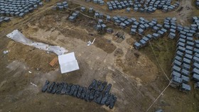Ukraina Autopsi 1.084 Mayat Ditemukan di Kuburan Massal Dekat Kyiv