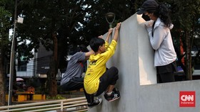 FOTO: Ngabuburit sambil Berlatih Parkour di Taman Puring