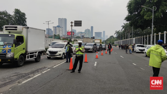 Polda Metro Jaya menyatakan menerima tujuh surat pemberitahuan oleh elemen buruh dan mahasiswa yang akan melakukan demonstrasi hari ini.