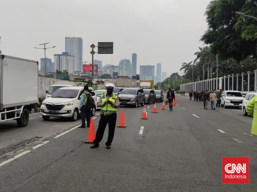Penutupan Arus Lalu Lintas di Depan DPR saat demo 11 April 2022