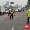 Truk Kecelakaan di Depan DPR, Muatan Berserakan di Jalan