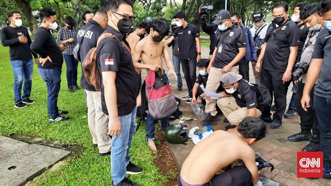 Tim Advokasi untuk Demokrasi (TAUD) menyatakan siap mendampingi massa demonstrasi 11 April yang ditangkap polisi.