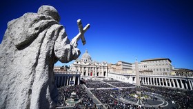 Vatikan Selidiki Rumor 'Pesta Seks' di Katedral Inggris