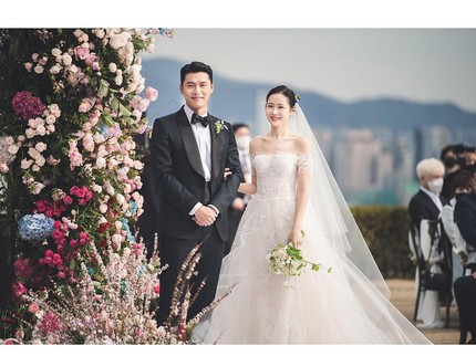 Bulan Madu ke AS, Simak Lagi 5 Foto Pernikahan Son Ye Jin & Hyun Bin Bak Drakor