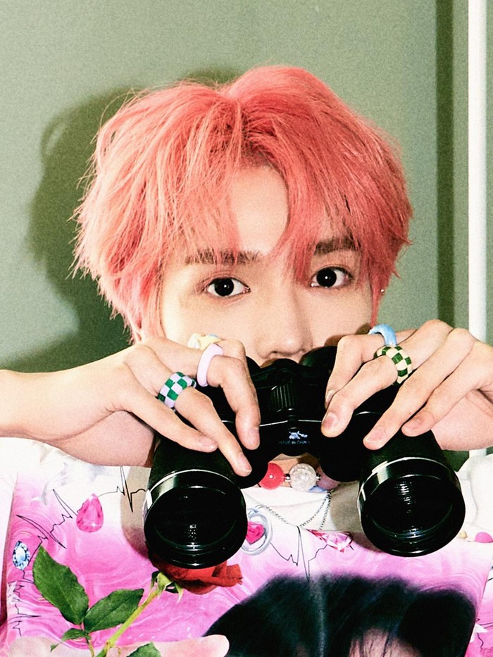 Love Theory sendiri menjadi salah satu project dari SM Station yang turut menggaet rapper Wonstein. Melalui single tersebut, baik Taeyong maupun Wonstein terlibat sebagai penulis hingga komposer untuk Love Theory, lho./ Foto: twitter.com/NCTsmtown
