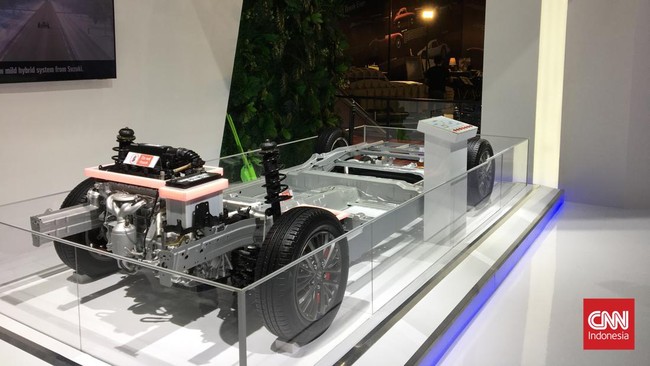 Tenaga penjual Suzuki yang enggan disebut namanya menyebutkan Ertiga akan dijual dalam dua pilihan yakni hybrid dan konvensional atau mesin bensin.