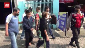 VIDEO: Puluhan Pelajar Ditangkap Saat Akan Ikut Unjuk Ras Mahasiswa