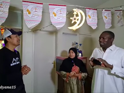 TKW Indonesia Ungkap Sisi Romantis Suami Afrika, Masak hingga Cuci Piring