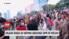 VIDEO: Unjuk Rasa di Depan Gedung DPR RI Ricuh