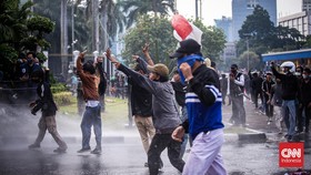 Massa Tolak Jokowi 3 Periode di Sekitar Monas Bubar