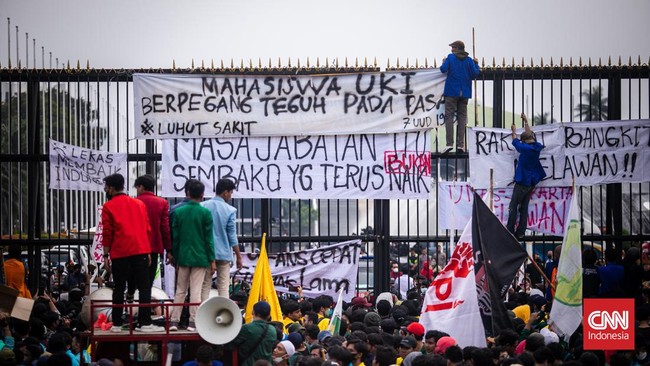Koordinator Badan Eksekutif Mahasiswa Seluruh Indonesia (BEM SI) diolok-olok di media sosial karena menyebut Orde Baru memberikan kebebasan.