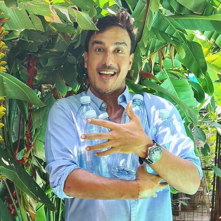<p>Hamish Daud tengah menjadi buah bibir. Suami Raisa Andriana itu disorot ketika melakukan berbagai kegiatan, mulai dari jadi kuli bangunan hingga mengangkat galon. (Foto: Instagram @hamishdw)</p>