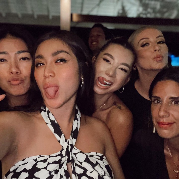 <p>Jennifer ungkap perayaan ulang tahun tersebut sangat spesial. Ia bahkan mengucapkan rasa syukur tersebut dengan berterima kasih pada tamu undangan. "Thank you sweet family & friends for making my birthday so special #35andcounting," tulisnya, dikutip dari akun @jenniferbachdim. (Foto: Instagram @jenniferbachdim.)<br /><br /><br /></p>