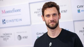 Justin Bartha Kembali Jadi Riley Poole di Serial National Treasure