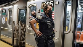 Kesaksian Penembakan Kereta New York: Dia di Samping Saya Lalu Beraksi