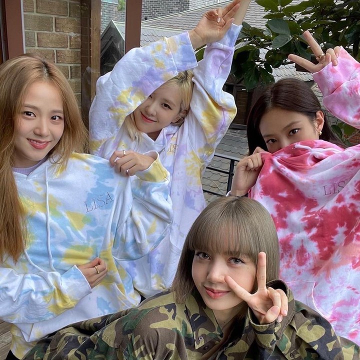<p>Bunda tentu tak asing dengan <em>girlgrup</em> BLACKPINK, bukan? Sebagai idola, keempatnya memiliki penampilan yang selalu menarik perhatian, terutama pada rambut. (Foto: Instagram @jennierubyjane)<br /><br /><br /></p>