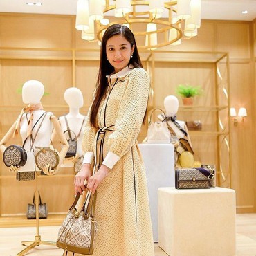 7 Penampilan Mikha Tambayong Tuai Sorotan karena Jadi Keponakan Anggota DPR