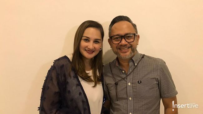 Mona Ratuliu Bocorkan Rahasia 23 Tahun Menjaga Hubungan dengan Indra Mona Ratuliu Bocorkan Rahasia 23 Tahun Menjaga Hubungan dengan Indra