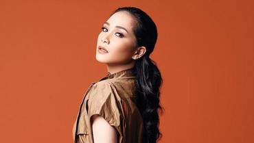 img-title Nagita Beri Uang Jajan Rafathar Pakai Tap Cash, Luna Maya Tercengang