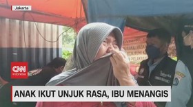 VIDEO: Anak Ikut Unjuk Rasa, Ibu Menangis