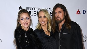 Ibu Miley Cyrus Gugat Cerai Billy Ray Usai 28 Tahun Menikah