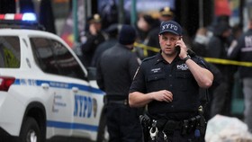 AS Buru Pria Diduga Terkait Penembakan Kereta New York