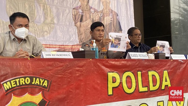 Polisi menggunakan metode face recognition untuk mengidentifikasi para pelaku pemukulan dan pengeroyokan Ade Armando di depan kompleks parlemen.