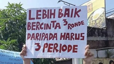 img-title Kontroversi Poster Seksis Saat Demo Tolak 3 Periode di Gedung DPR