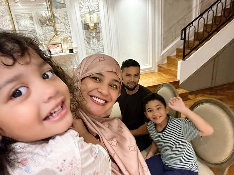 Potret Artis Sahur Potret Artis Sahur