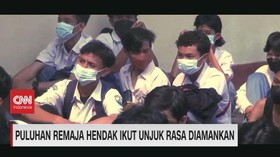 VIDEO: Puluhan Remaja Hendak Ikut Unjuk Rasa Diamankan