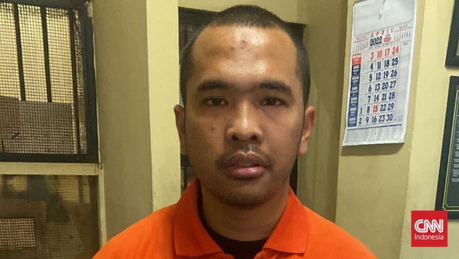 Seleb TikTok Chandrika Chika diklaim sebagai perempuan yang diduga menjadi pemicu pengeroyokan bos PS Store, Putra Siregar dan artis Rico Valentino.