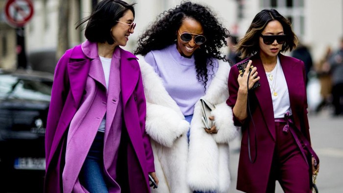 Tren Fashion Baru 2022, Coba Tampil Stylish dengan Busana Warna Ungu