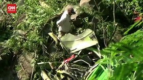 VIDEO: Tertimpa Longsoran Batu Besar, Truk Masuk Jurang, 2 Tewas
