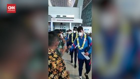 VIDEO: Skuad Barcelona dan Atletico U-18 Tiba di Indonesia