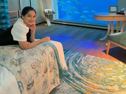 7 Potret Liburan Titi Kamal & Keluarga di Singapura, Menginap di Hotel Bawah Laut Bun