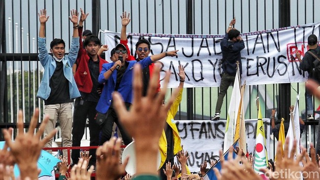 "Jika Pak Jokowi tidak berkomitmen dengan pernyataan beliau, mahasiswa pasti akan demo kembali."