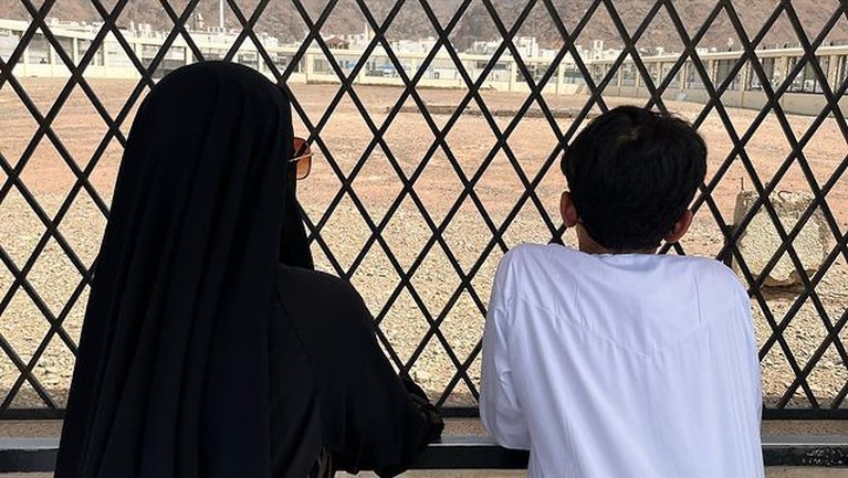 Ummi Pipik dan Ketiga Anaknya Ummi Pipik dan Ketiga Anaknya